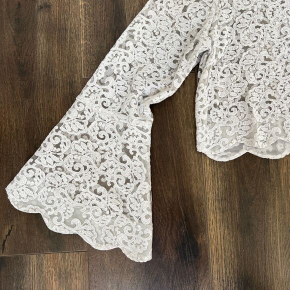 Lauren Conrad Runway Cropped Light Grey Lace Blouse Size XL Bell Sleeve Boho - Picture 3 of 11